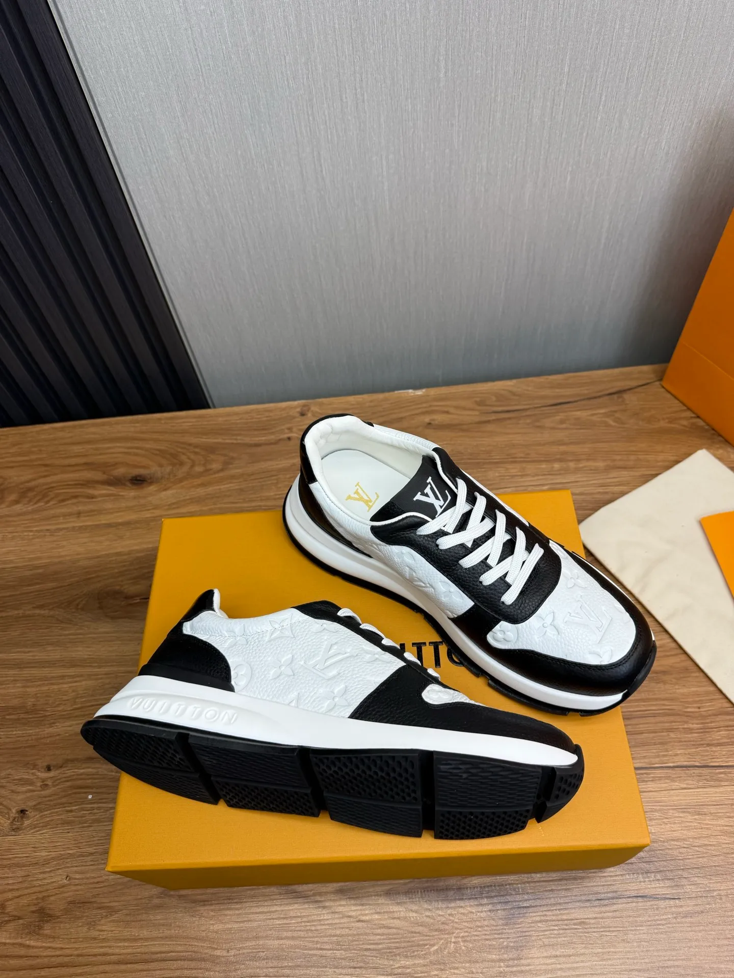 Men's men's shoes 💰840💰 LOUIS VUITTON [Luden Yiwei] The new trendy Lv is on the market 🎁, casual and fashionable men's shoes 👟Original 1:1 shipment✅ The upper is made of imported brand leather + cowhide lining, the original wear-resistant rubber outsole, the version is simple and elegant, exclusive for trendy men. 38-44 (customized at 38.45)